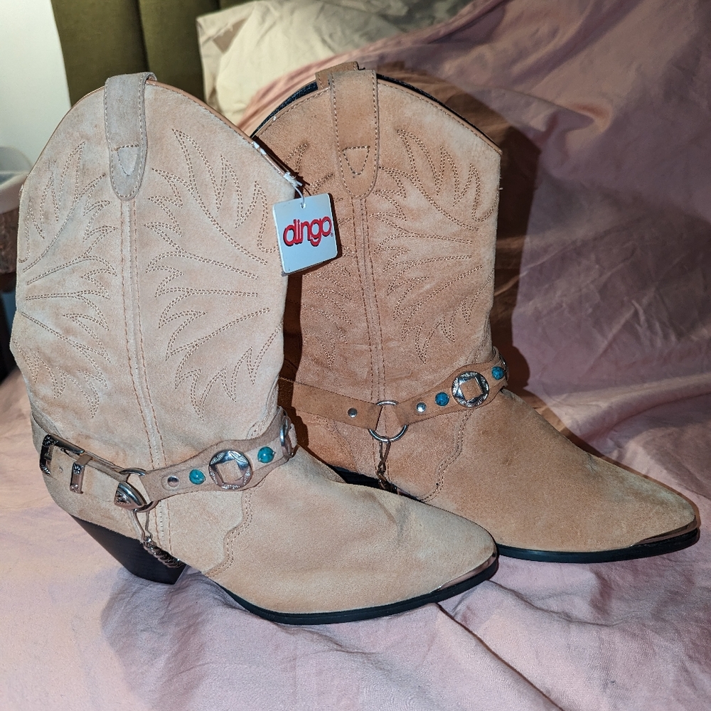 NWT Dingo Brown Leather Cowboy Boots